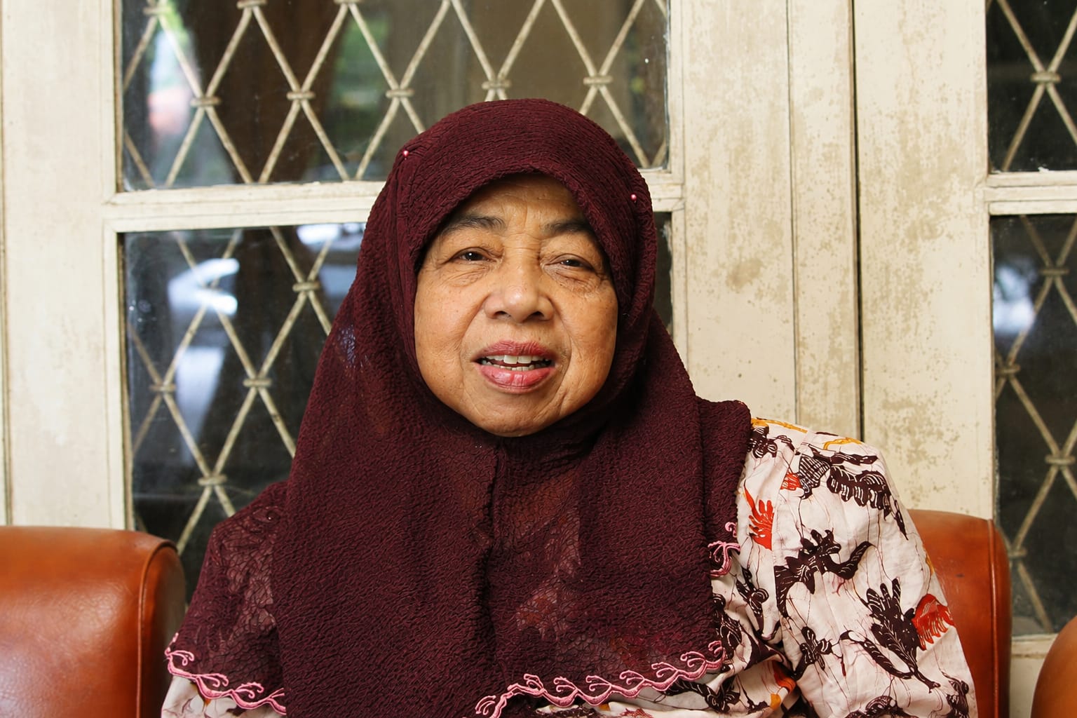 Prof Dr Siti Chamamah Soeratno
