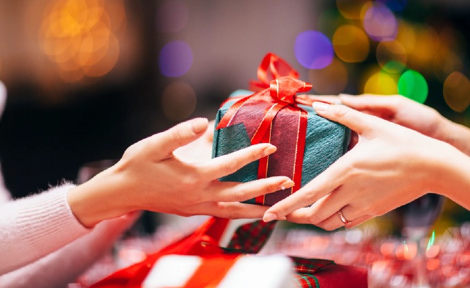 Hukum Memberi Hadiah Kepada Pejabat