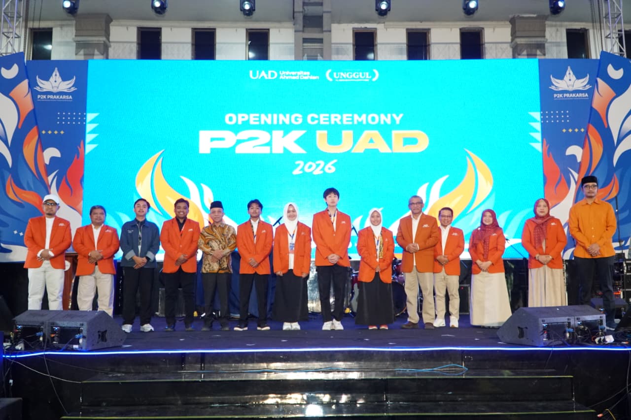 Menjadi Obor bagi Mahasiswa yang Sedang Bertumbuh