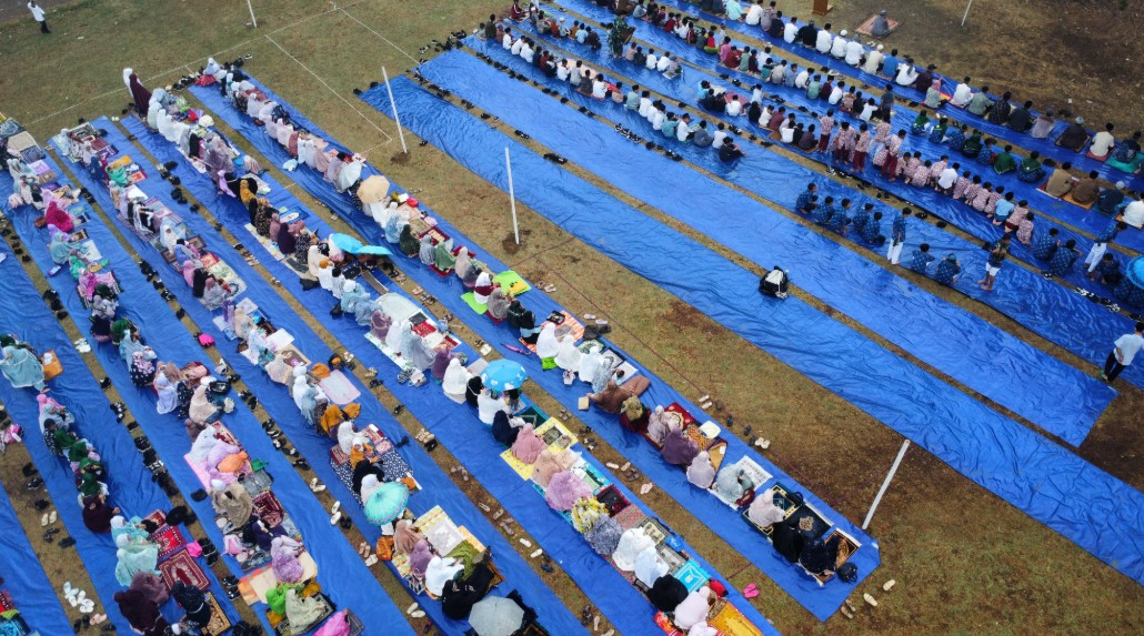 Langit Menjawab Ikhtiar, Hujan Turun Saat Warga Menunaikan Shalat Istisqa