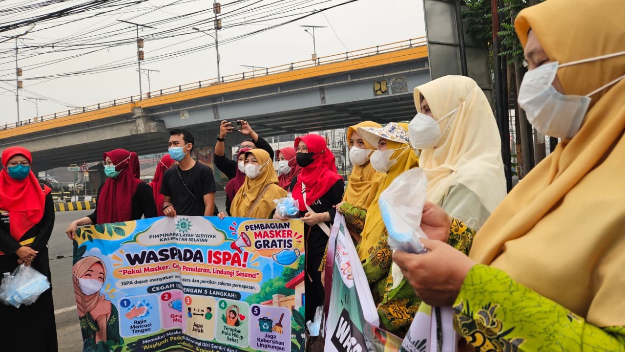 Respons Kabut Asap, PWA Kalimantan Selatan Bagikan Masker Gratis dan Edukasi Masyarakat