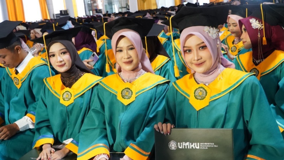 Wisuda ke-32 dan Sumpah Profesi UMKU, Lahirkan 697 Lulusan Profesional