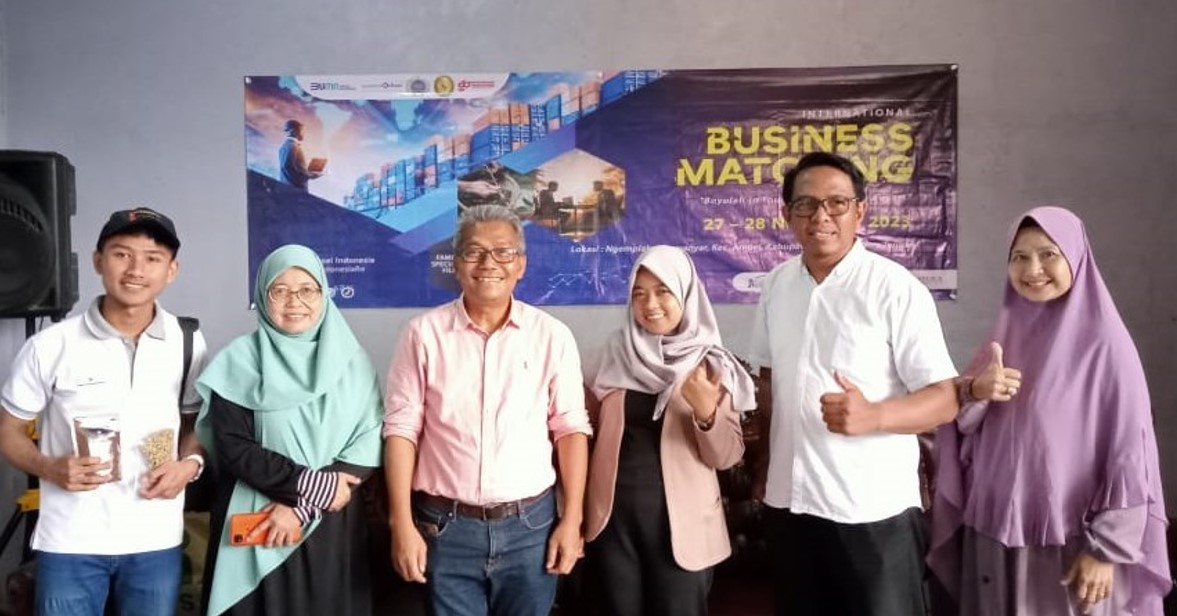 Romli Shahab (studentpreneur MCEBI), Endang Rudiatin (Ketua MCEBI), Samsul Widodo (staff ahli Menteri Kemendes), Aprilisiya (studentpreneur MCEBI), Horo Wahyudi (LP UMKM PPM) dan Yudiasih (tim MCEBI)