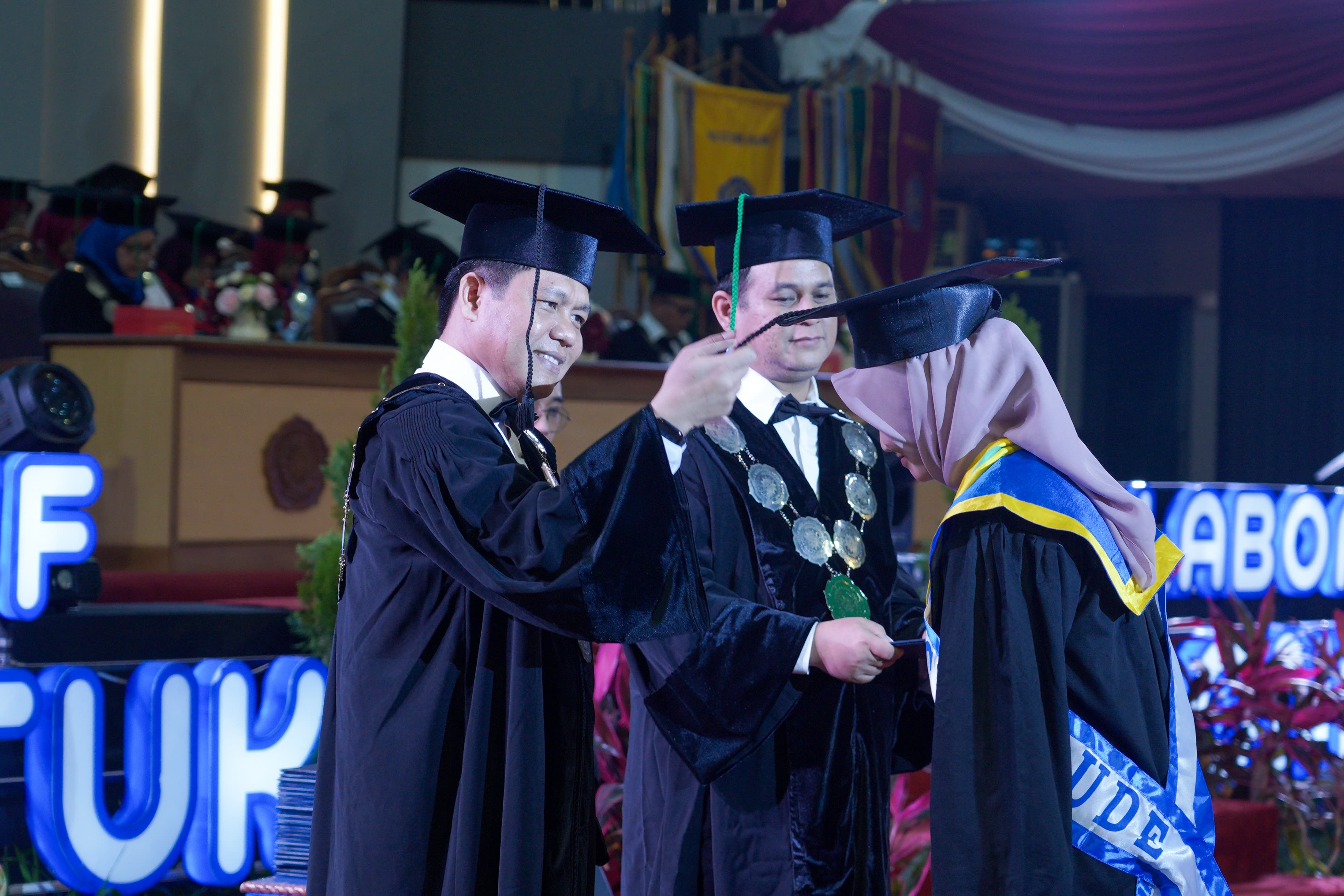 Wisuda UMP ke-75
